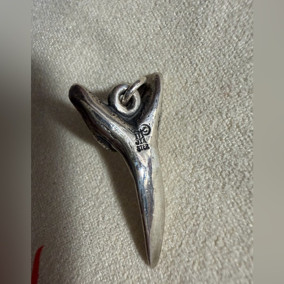 Htf very rare James Avery sand shark tooth charm - Picture 2 of 2
